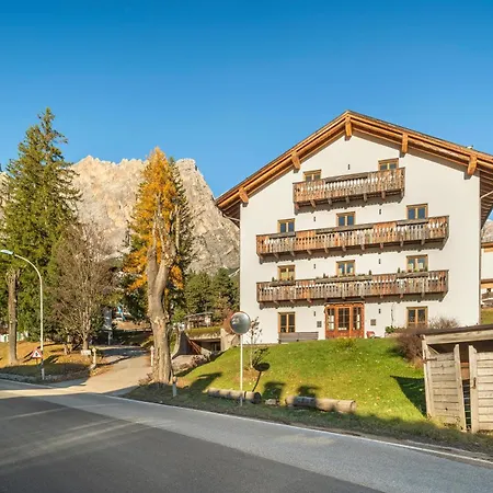 Cademai Alpenglow With Sauna R&r Apartmán